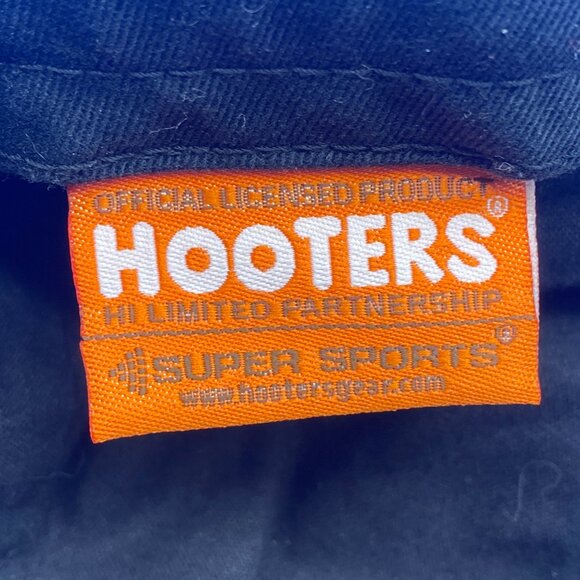 HOOTERS Rare Find Black Hat Rhinestone skull/crossbones Pink Lettering Vintage - Picture 8 of 9